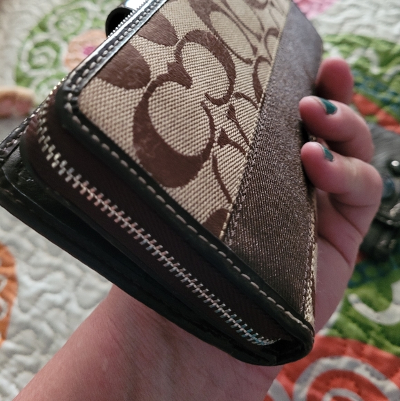 NWOT 💥💖 new price almost half price !!Coach  signature cloth /leather - Picture 4 of 16